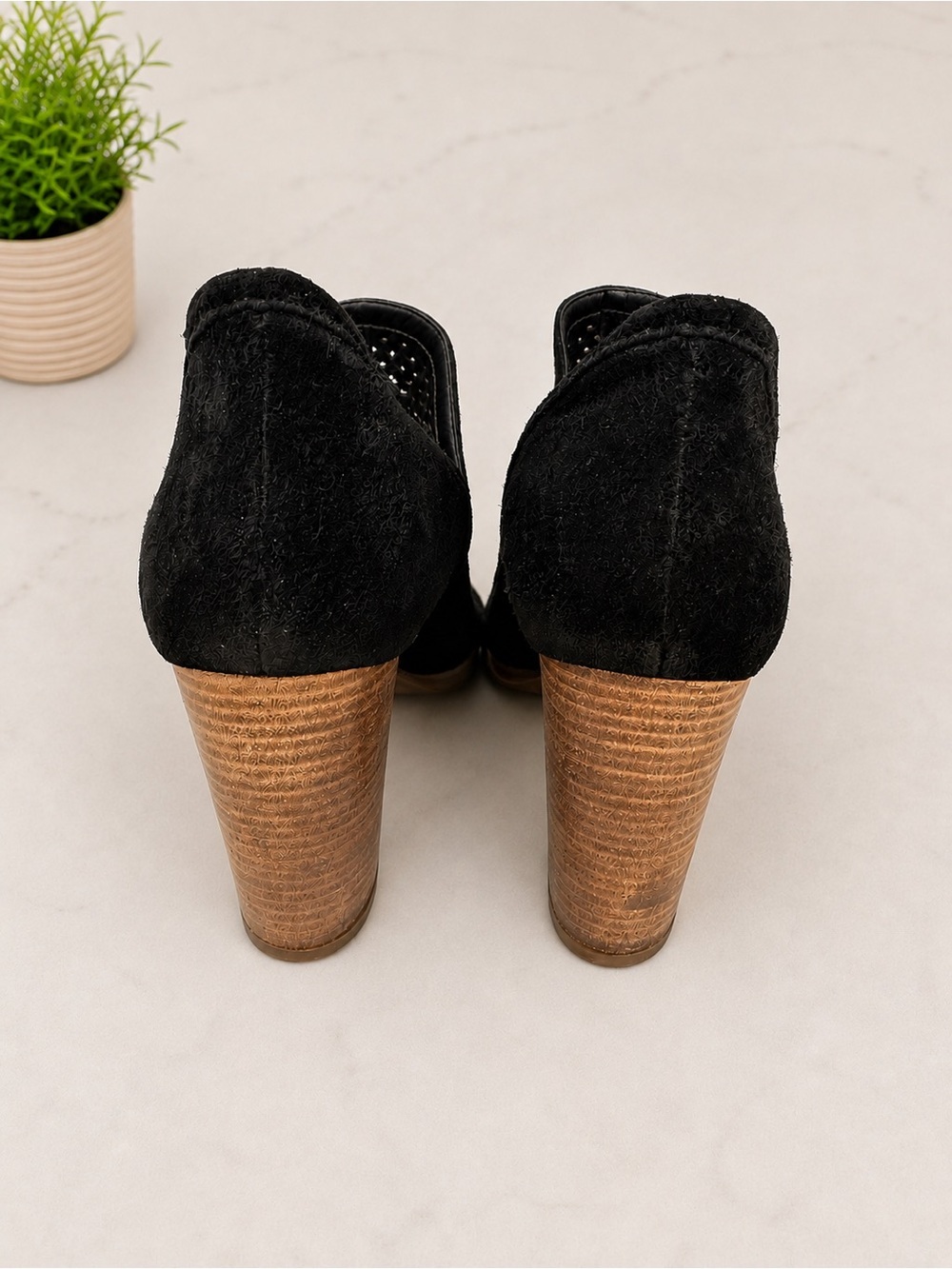 Lucky Brand Black Perforated Suede Peep Toe Booties Stacked Heel Womens Size 9 - Picture 4 of 5